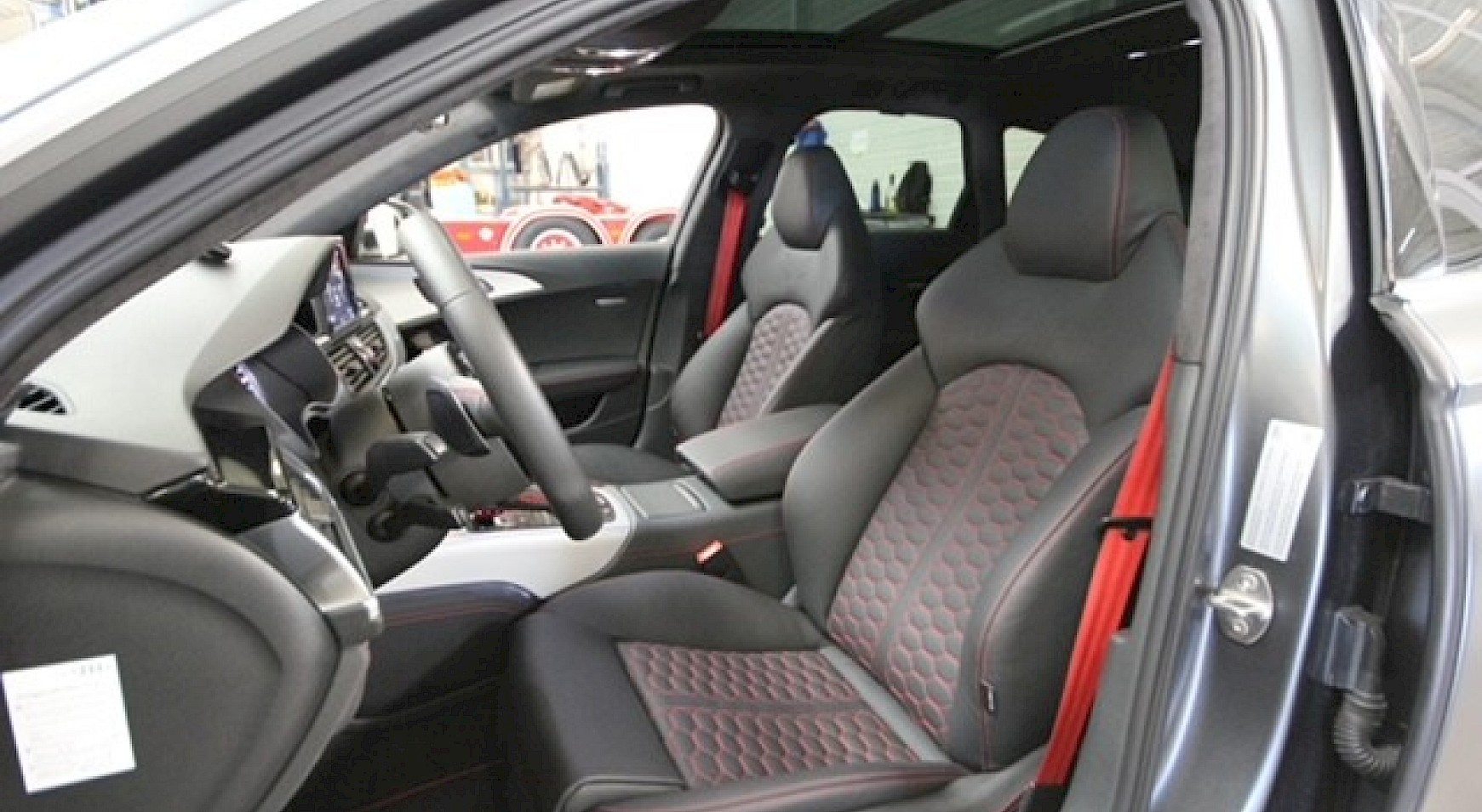 Nieuw: inbouw lederen interieur bij Veltman Automotive